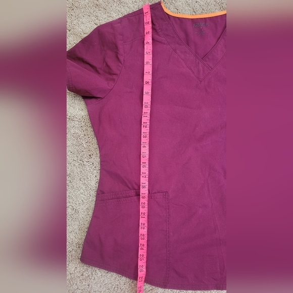 2/$30 - Scrubstar V-Neck Scrub Top Burgundy Wine short sleeve round - Size L - Picture 6 of 7